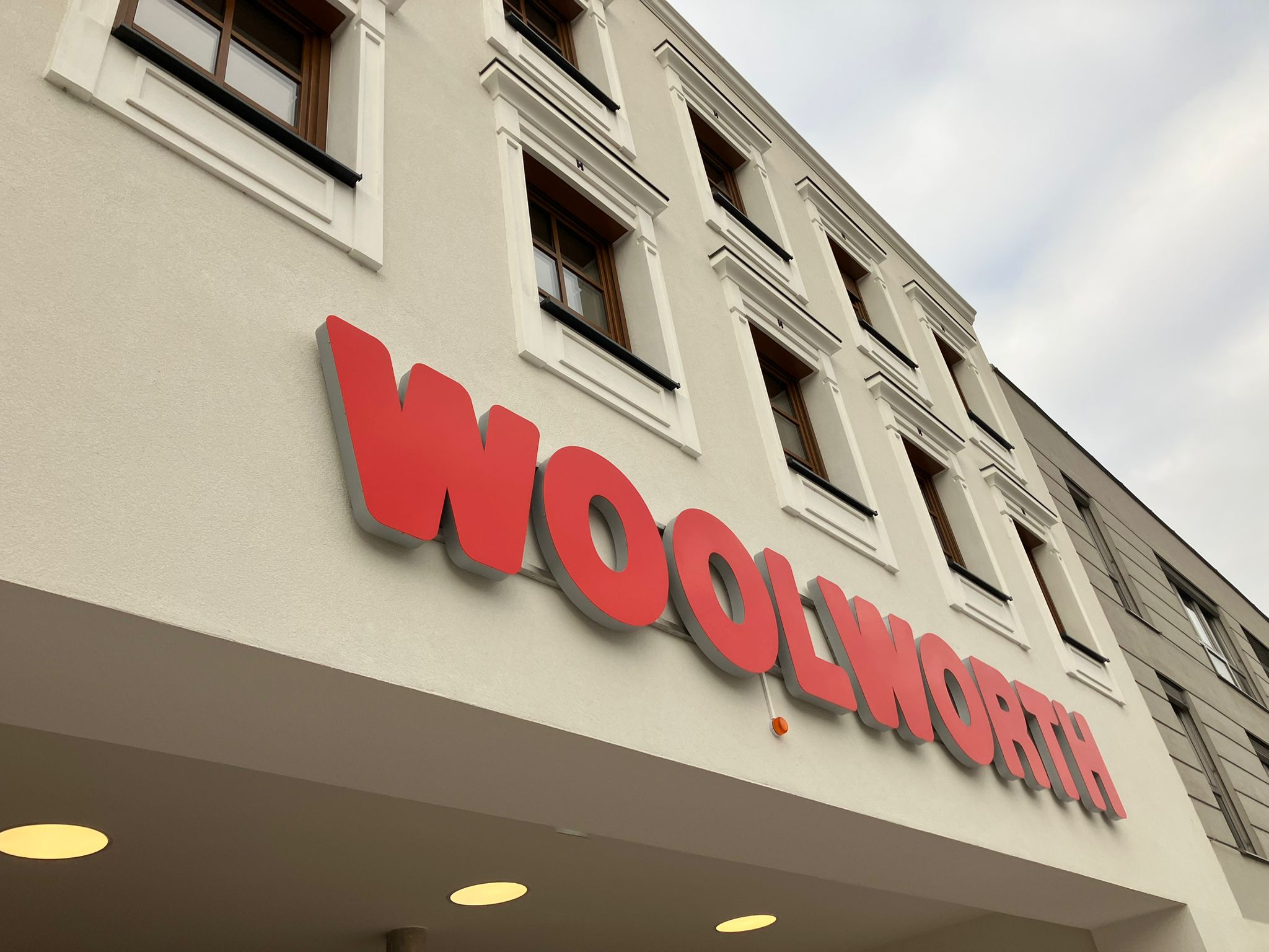 Woolworth eröffnet neuen Standort in Hollabrunn – vermittelt von OSWALD Immobilien